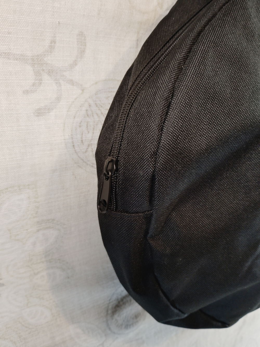 Case Logic Black Round Carry Bag with Gray Handles - Picture 3 of 6